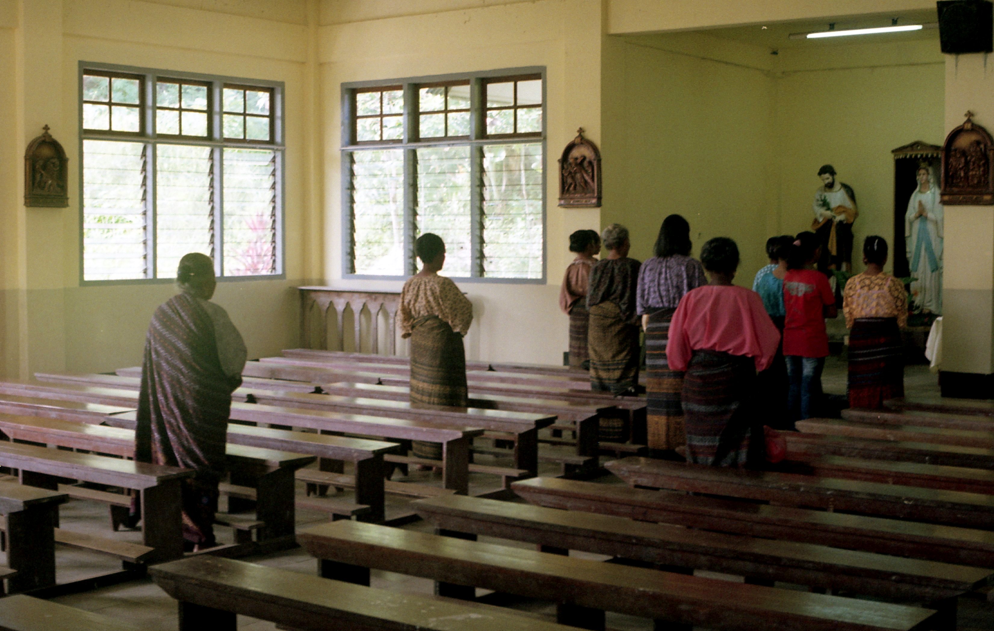 Niedzielna msza w kościele na katolickiej wyspie Flores